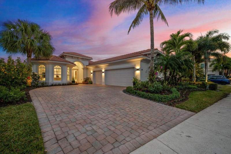 3 bedroom Single Family Residence at 180 Carina Drive, JUPITER COUNTRY CLUB, Jupiter — photo 3