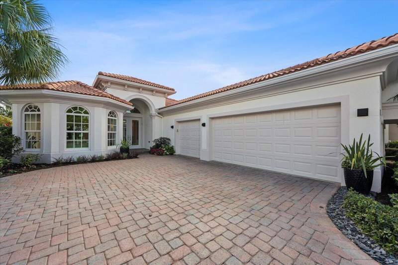 3 bedroom Single Family Residence at 180 Carina Drive, JUPITER COUNTRY CLUB, Jupiter — photo 5