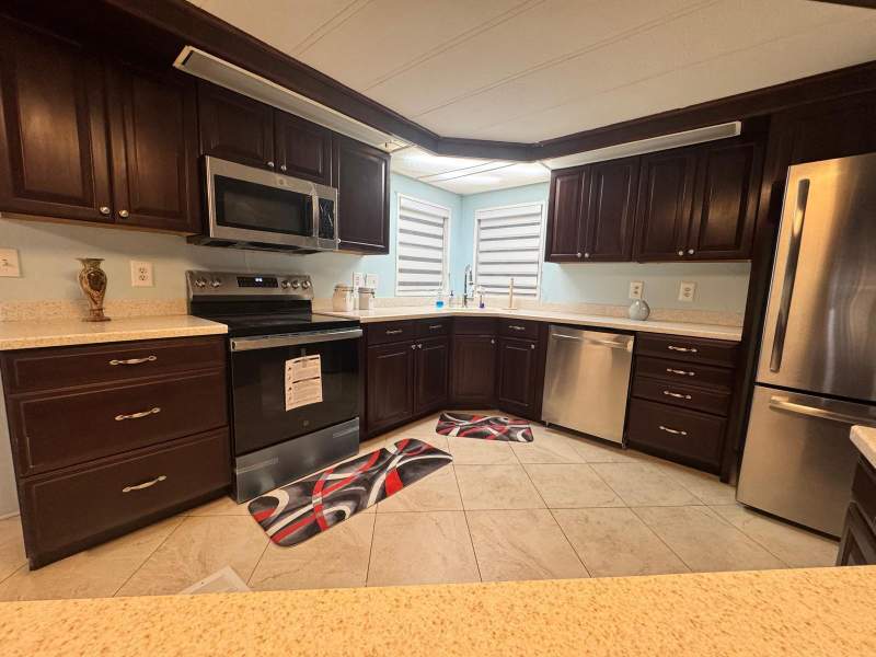 3 bedroom Manufactured Home at 51009 Galina Bay, Jamaica Bay Mobile Home Co-op, Boynton Beach — photo 4
