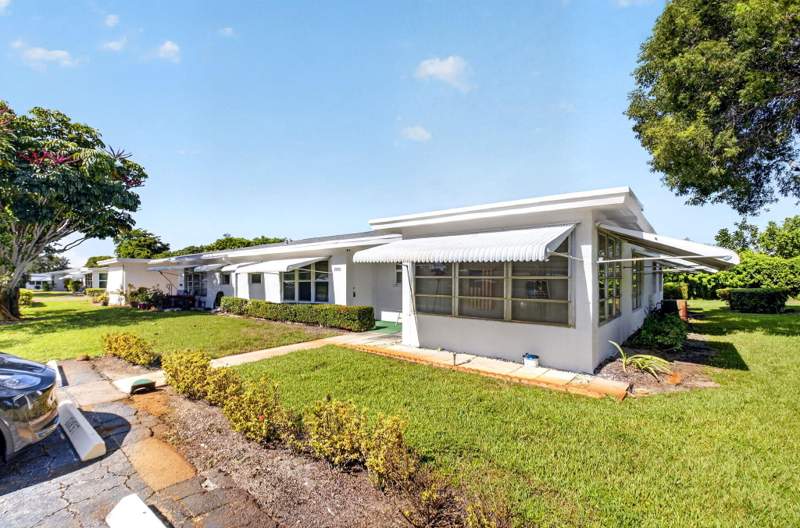 1 bedroom Condominium at 7205 W Oakridge Circle, Pointe Overlook Condo, Lake Worth — photo 2