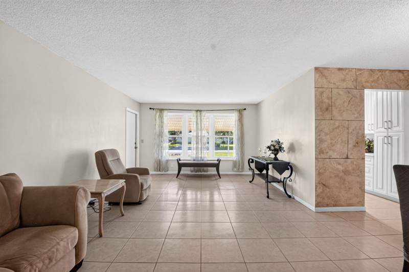 1 bedroom Condominium at 7205 W Oakridge Circle, Pointe Overlook Condo, Lake Worth — photo 5