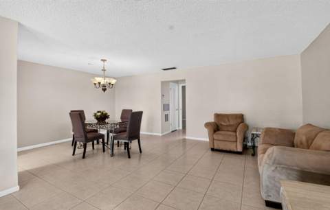 7205 W Oakridge Circle, Lake Worth FL - photo 6 of 36