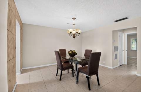 7205 W Oakridge Circle, Lake Worth FL - photo 8 of 36