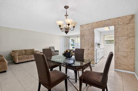 7205 W Oakridge Circle, Lake Worth FL - photo 9 of 36