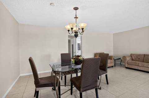 7205 W Oakridge Circle, Lake Worth FL - photo 10 of 36