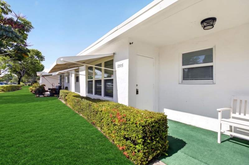 1 bedroom Condominium at 7205 W Oakridge Circle, Pointe Overlook Condo, Lake Worth — photo 3