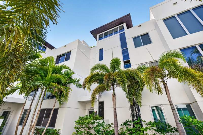 3 bedroom Townhouse at 244 Garden Court, SILVER SHORES UNIT, Lauderdale-By-The-Sea — photo 3