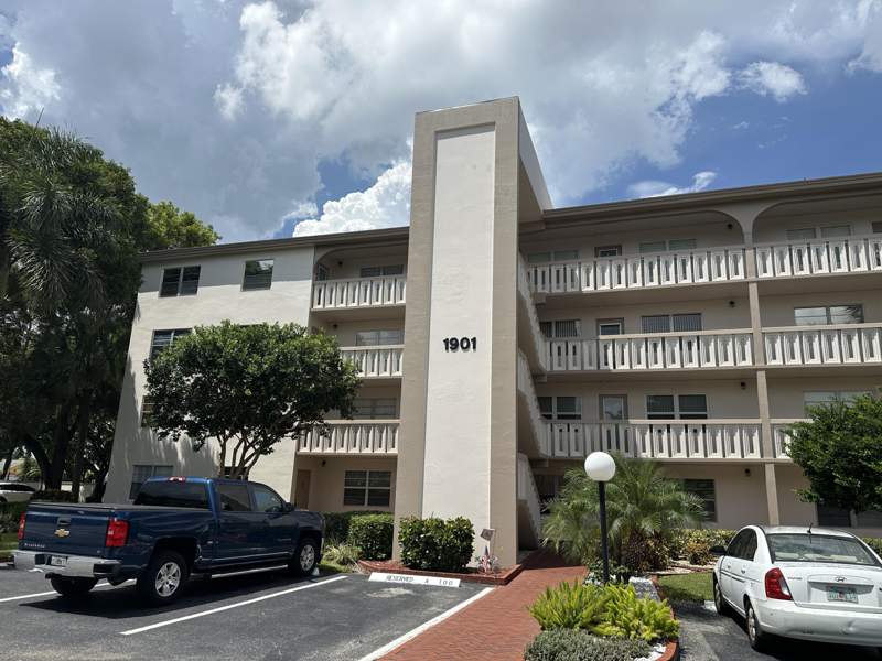 2 bedroom Condominium at 1901 Bermuda Circle #B1, Bermuda Village A Condo, Coconut Creek — photo 2