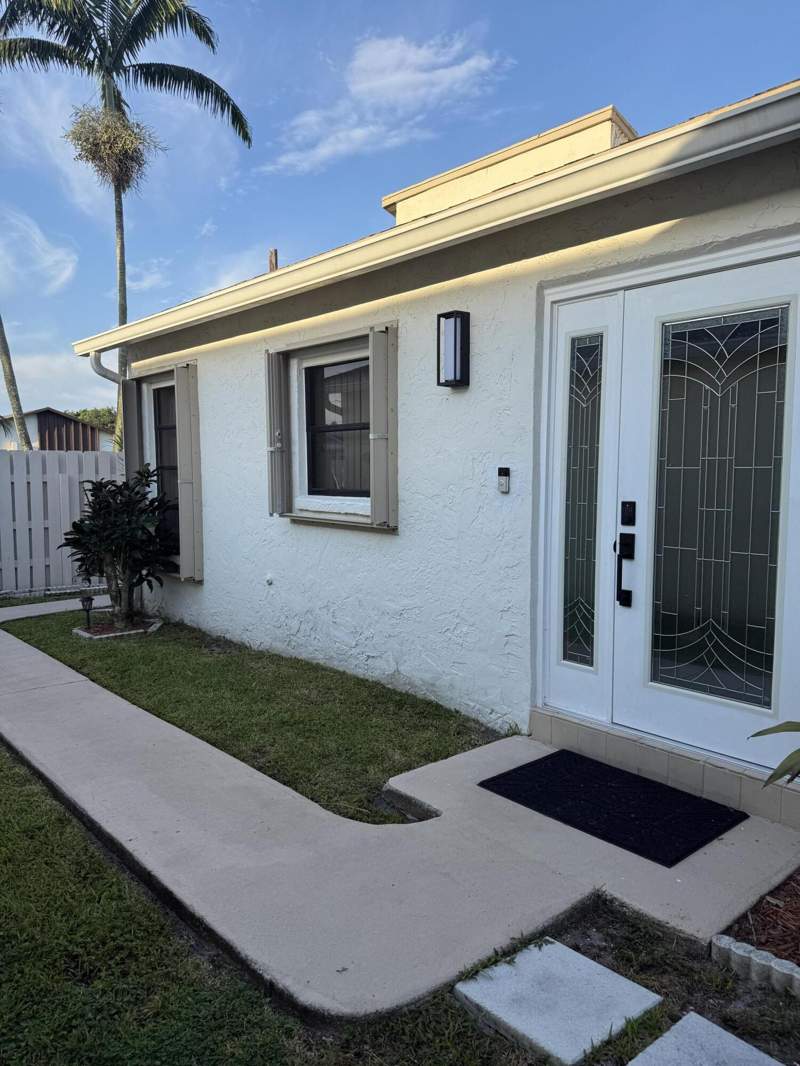 2 bedroom Single Family Residence at 5075 Mirror Lakes Boulevard, Mirror Lakes, Boynton Beach — photo 4