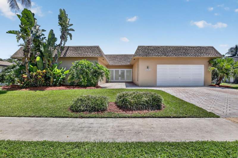 4 bedroom Single Family Residence at 1820 SW 67th Terrace, Lakeview Estates Sec 2, Plantation — photo 2