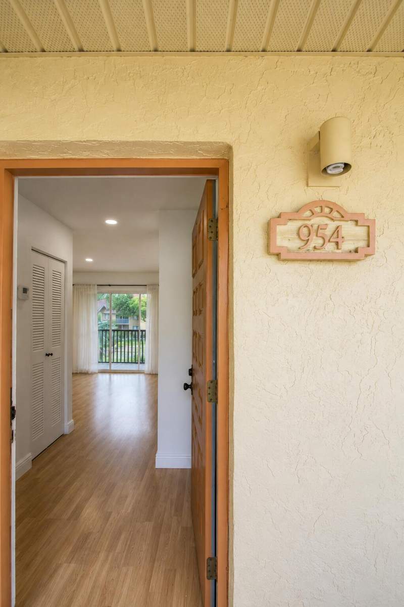 1 bedroom Condominium at 954 Coral Club Drive #954, NAPOLI GARDENS AT CORAL SPRINGS, Coral Springs — photo 2