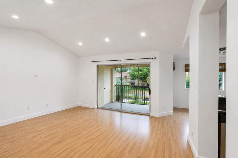 1 bedroom Condominium at 954 Coral Club Drive #954, NAPOLI GARDENS AT CORAL SPRINGS, Coral Springs — photo 4