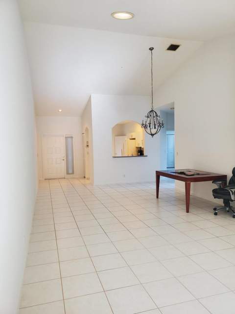 10724 ROYAL CARIBBEAN Circle, Boynton Beach FL - photo 18 of 42