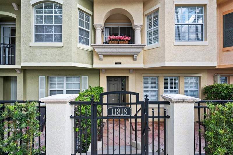 2 bedroom Townhouse at 11818 Valencia Gardens Avenue, Harbour Oaks, Palm Beach Gardens — photo 2