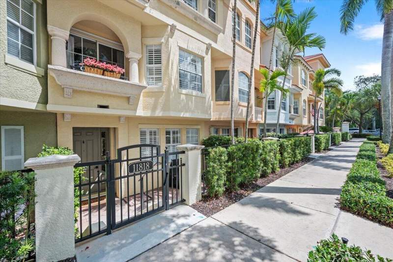 2 bedroom Townhouse at 11818 Valencia Gardens Avenue, Harbour Oaks, Palm Beach Gardens — photo 4