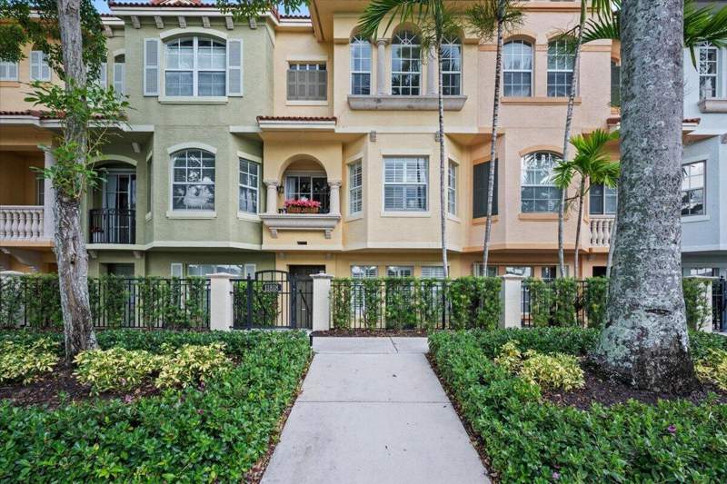 2 bedroom Townhouse at 11818 Valencia Gardens Avenue, Harbour Oaks, Palm Beach Gardens — photo 5