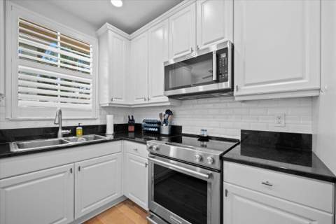 11818 Valencia Gardens Avenue, Palm Beach Gardens FL - photo 17 of 40