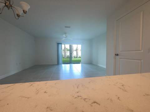 6907 Broadwater Lane, Lake Worth FL - photo 6 of 20