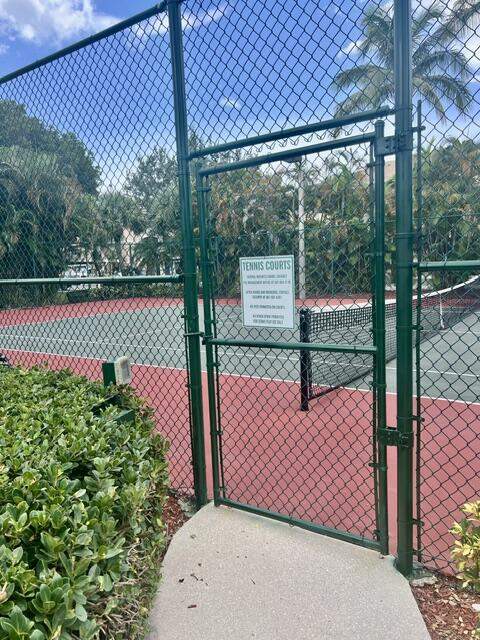 6426 Emerald Dunes Drive #206, West Palm Beach FL - photo 18 of 21