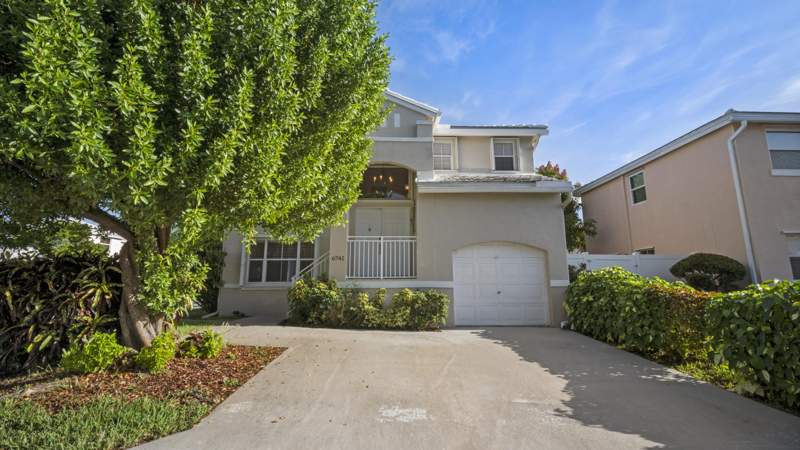 4 bedroom Single Family Residence at 6741 Fern Street, Coral Bay Parcel G, Margate — photo 2