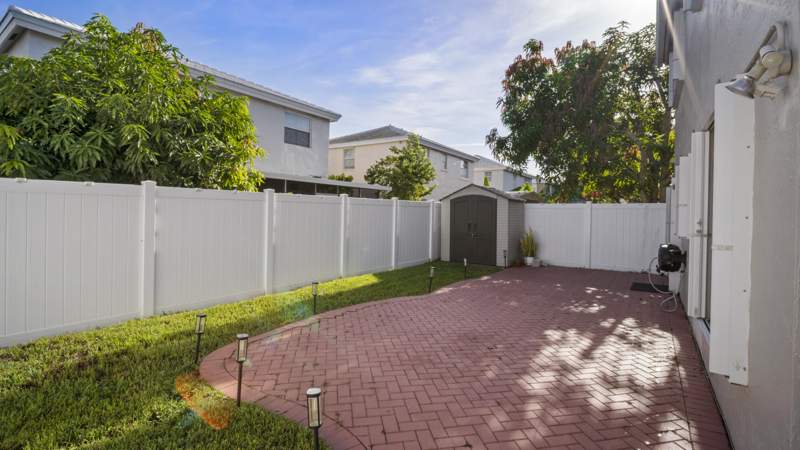 4 bedroom Single Family Residence at 6741 Fern Street, Coral Bay Parcel G, Margate — photo 5