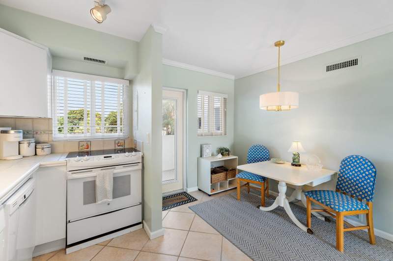 2 bedroom Stock Cooperative at 33 S Ocean Avenue #206, Palm Beach Shores Apts Inc, Palm Beach Shores — photo 5