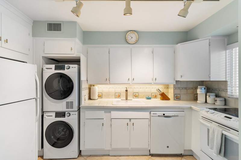 2 bedroom Stock Cooperative at 33 S Ocean Avenue #206, Palm Beach Shores Apts Inc, Palm Beach Shores — photo 3