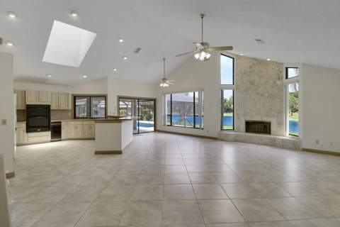 18691 SE Lakeside Way, Jupiter FL - photo 14 of 54