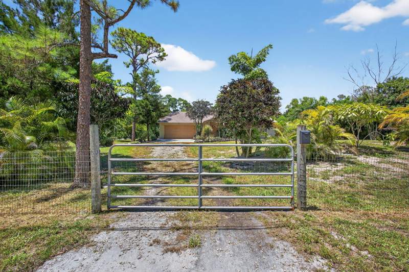 3 bedroom Single Family Residence at 16971 W Mayfair Drive, Loxahatchee, The Acreage — photo 2