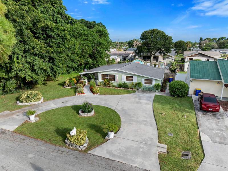 2 bedroom Single Family Residence at 2330 SE Madison Street, Coral Gardens, Stuart — photo 3