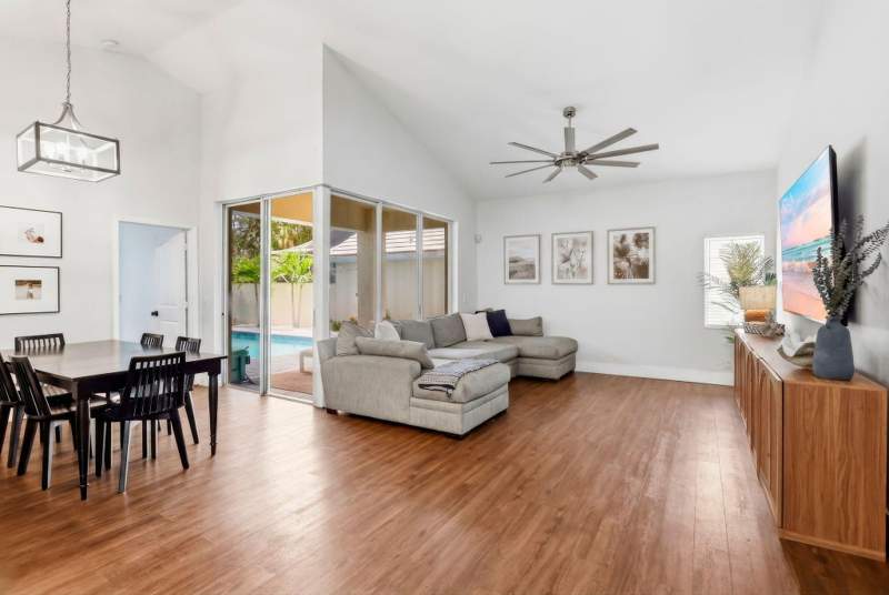 3 bedroom Single Family Residence at 944 Dickens Place, Breakers West 13, West Palm Beach — photo 4