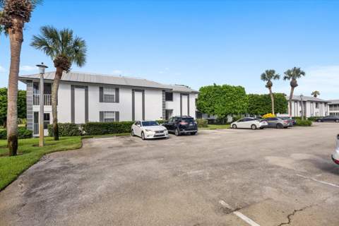 801 SE Central Parkway #14, Stuart FL - photo 22 of 26