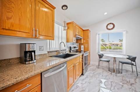 12979 Hampton Lakes Circle, Boynton Beach FL - photo 8 of 42