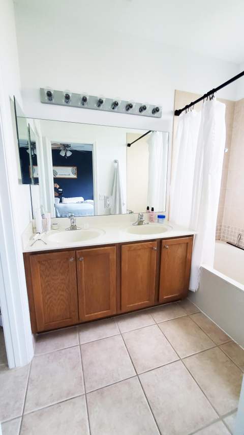 3051 Laurel Ridge Circle, Riviera Beach FL - photo 9 of 19