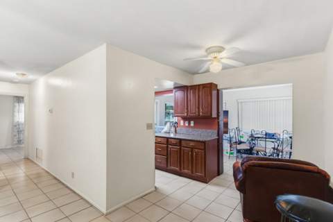 4818 NW 58th Street, Tamarac FL - photo 10 of 34
