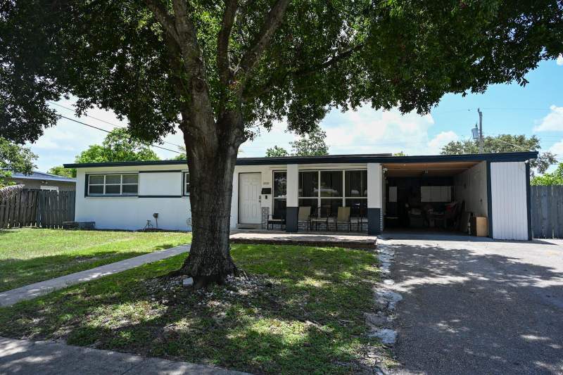 4 bedroom Single Family Residence at 6814 NW 14th Street, Plantation Sunrise Heights 2nd, Plantation — photo 3