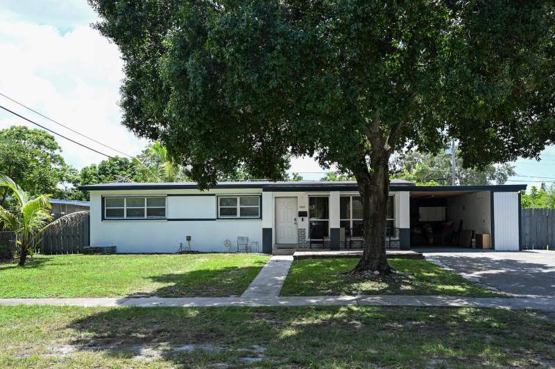 4 bedroom Single Family Residence at 6814 NW 14th Street, Plantation Sunrise Heights 2nd, Plantation — photo 4