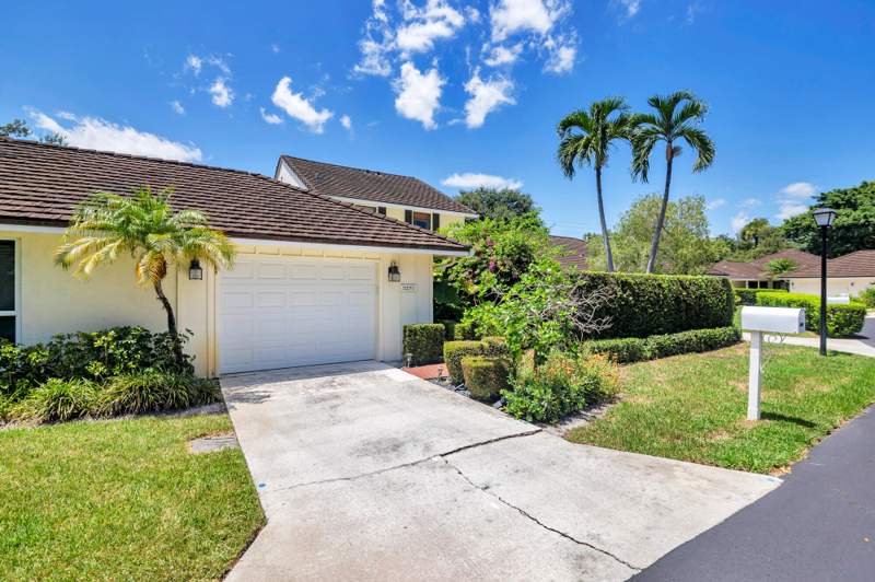 3 bedroom Condominium at 11290 Glen Oaks Court, Twelve Oaks Condo, North Palm Beach — photo 2