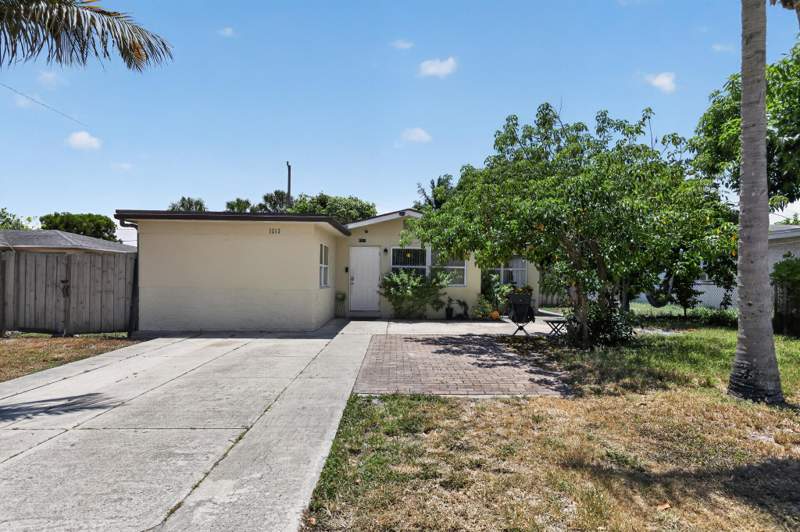 3 bedroom Single Family Residence at 1213 14th Avenue, Whispering Palms 5, Lake Worth Beach — photo 3