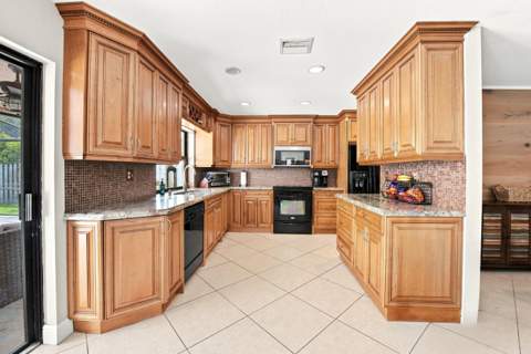 10666 NW 2nd Place, Coral Springs FL - photo 15 of 49