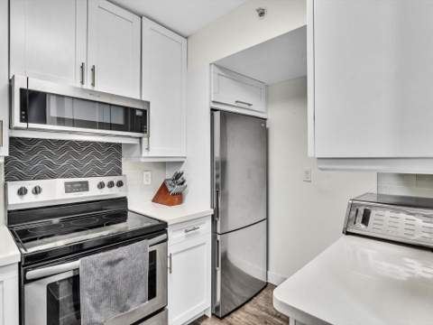 2721 Ocean Club Boulevard #104, Hollywood FL - photo 8 of 41