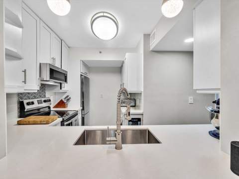 2721 Ocean Club Boulevard #104, Hollywood FL - photo 10 of 41
