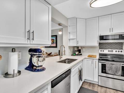 2721 Ocean Club Boulevard #104, Hollywood FL - photo 11 of 41