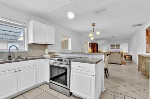 506 Sandpiper Circle, Delray Beach FL - photo 16 of 49