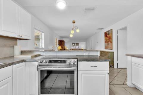 506 Sandpiper Circle, Delray Beach FL - photo 17 of 49