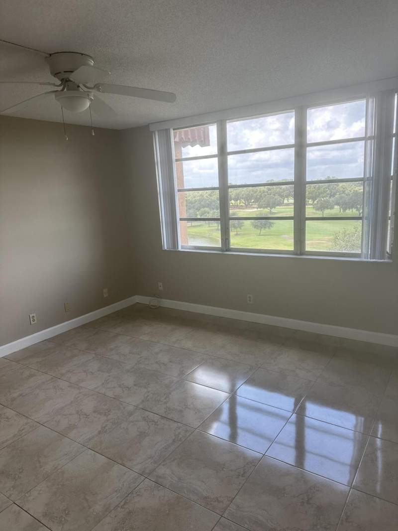 2 bedroom Condominium at 3001 W ROLLING HILLS Circle #709, ROLLING HILLS GOLF AND TENNIS, Davie — photo 5