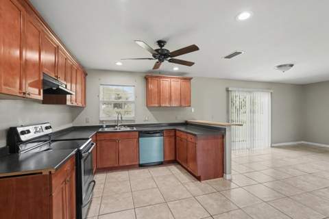 502 NE Solida Circle, Port St. Lucie FL - photo 23 of 67