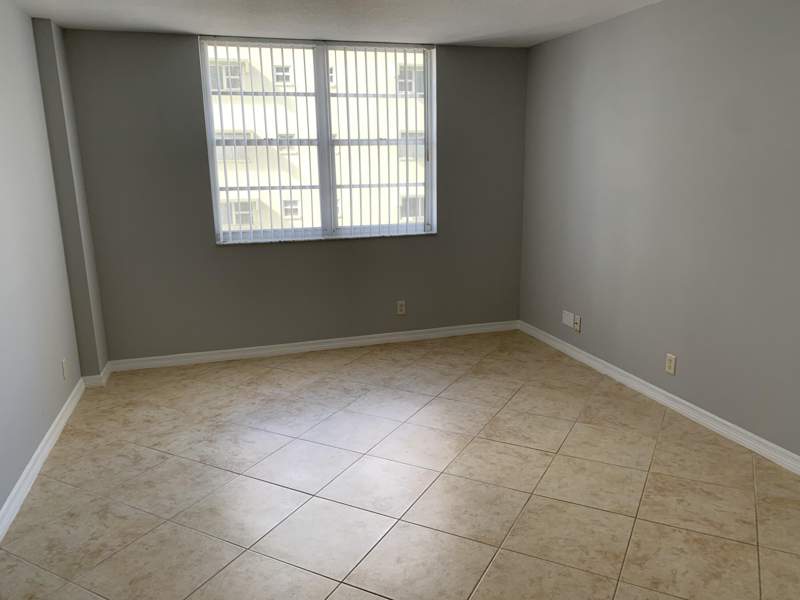 2 bedroom Condominium at 3001 W ROLLING HILLS Circle #709, ROLLING HILLS GOLF AND TENNIS, Davie — photo 4