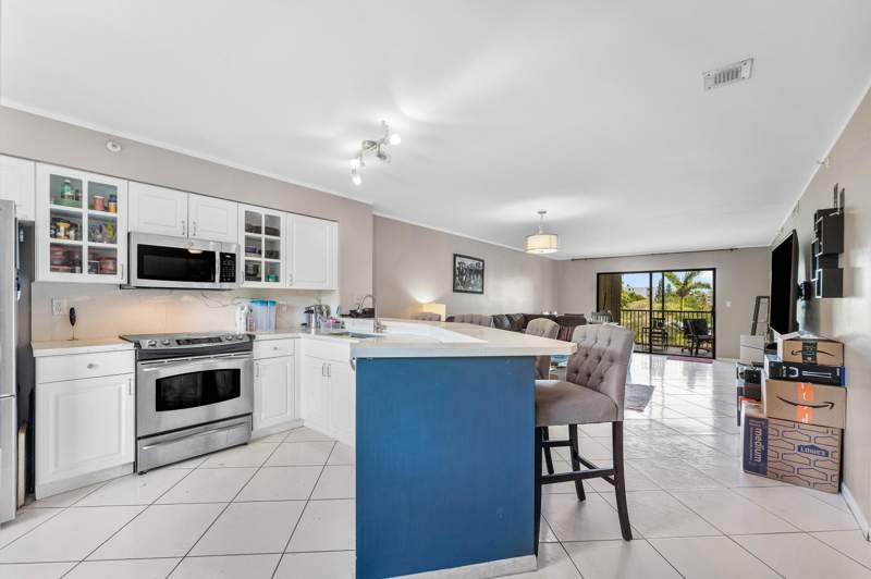 2 bedroom Condominium at 2205 S Cypress Bend Drive #302, Cypress Bend Condominium III, Pompano Beach — photo 4