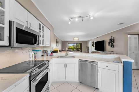 2205 S Cypress Bend Drive #302, Pompano Beach FL - photo 8 of 23